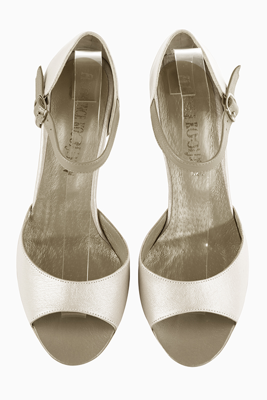 Gold and off white women's closed back sandals, with an instep strap. Round toe. Very high spool heels. Top view - Florence KOOIJMAN